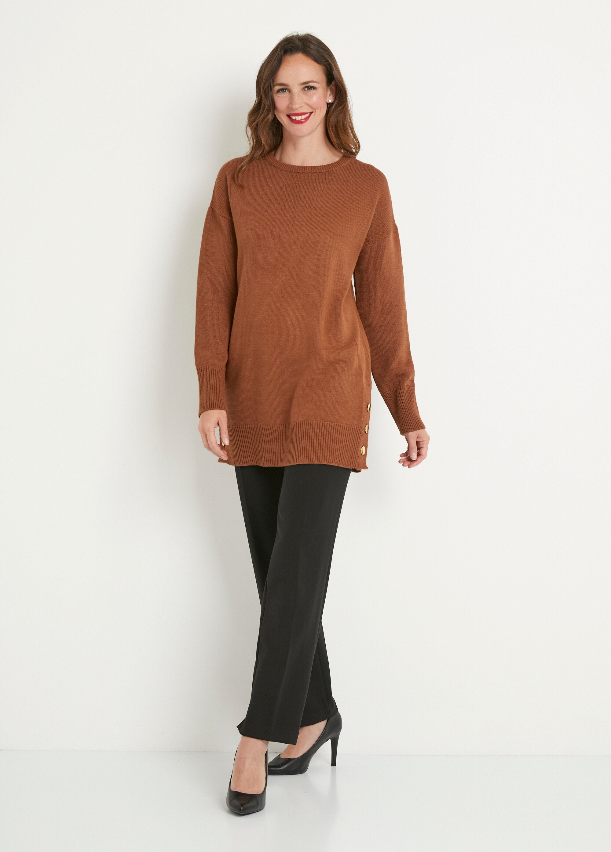 Long,_round-neck,_plain_tunic_sweater_with_buttons_Caramel_SF1_slim