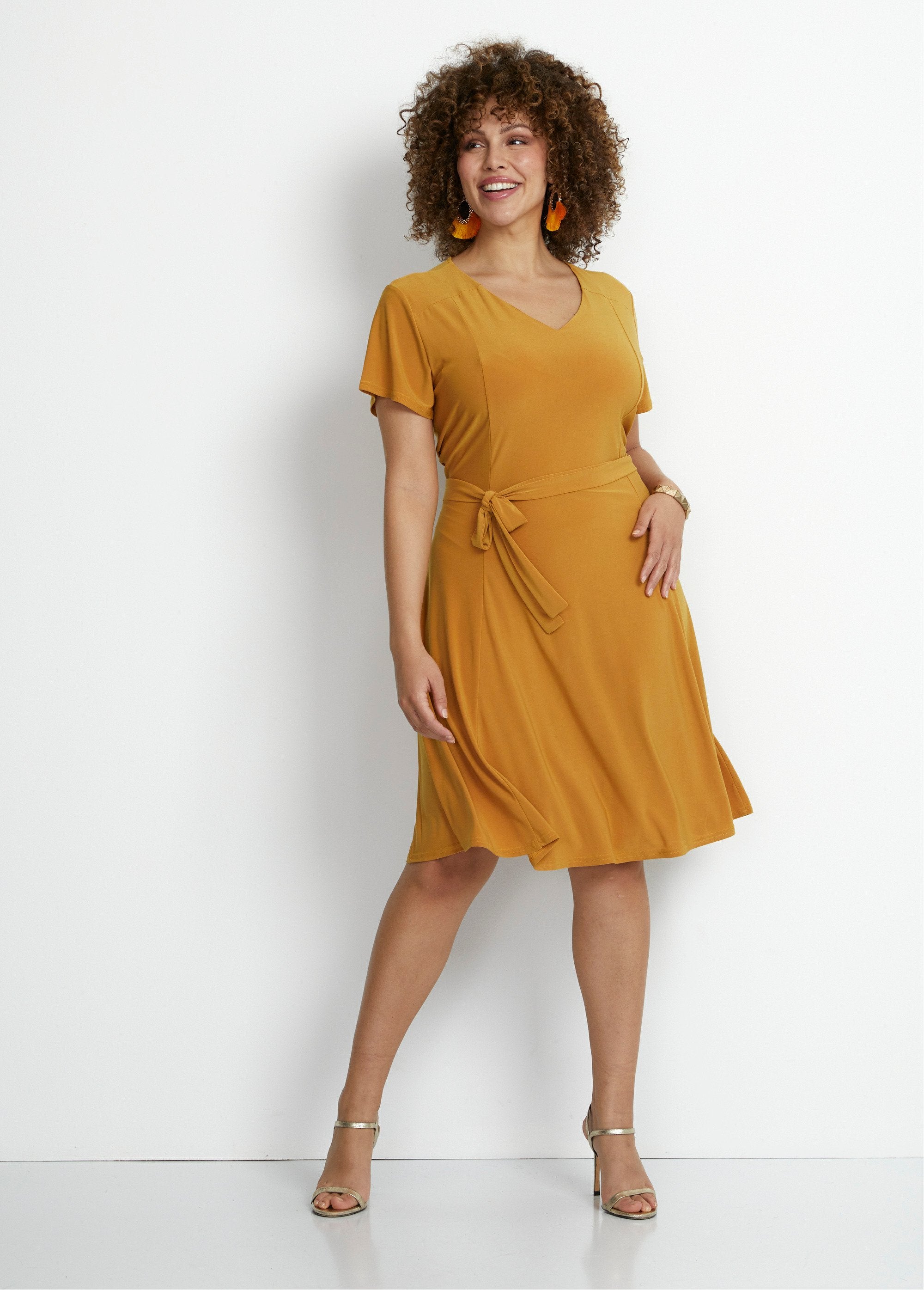 Short_belted_V-neck_dress_YELLOW_SF1_curvy