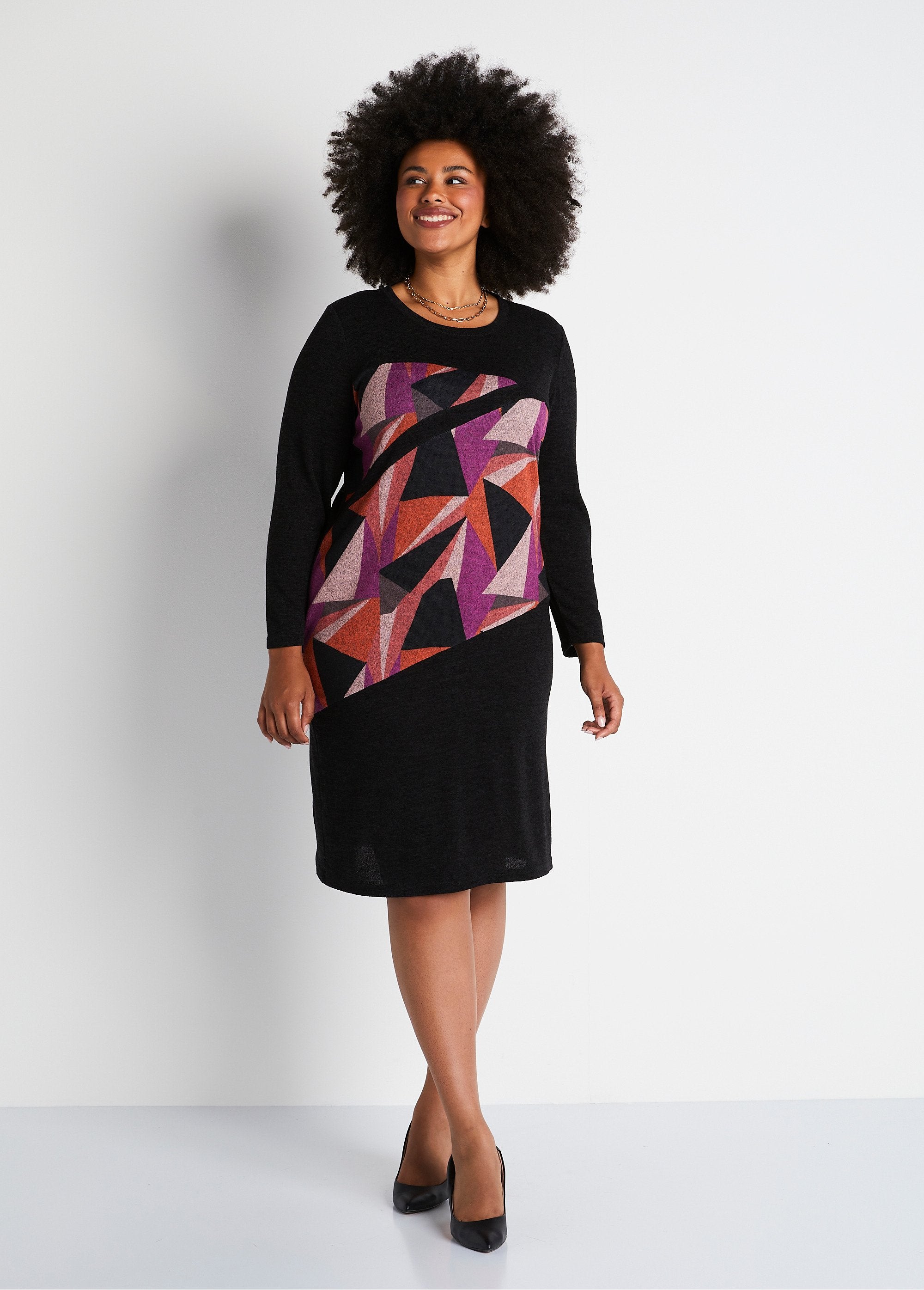 Short_straight_knit_dress_with_graphic_pattern_Black_print_FA1_curvy