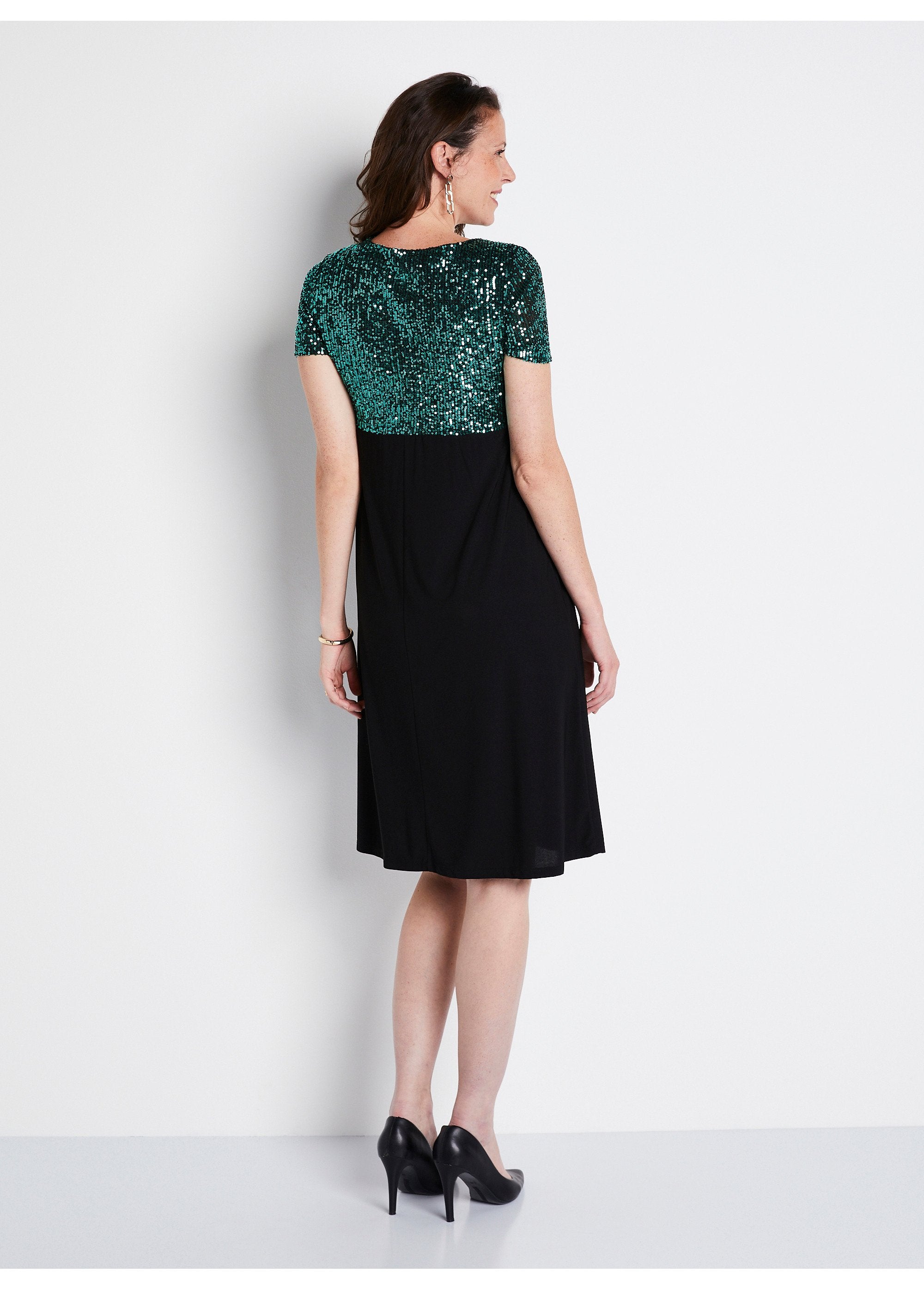 Short_flared_mesh_and_sequin_dress_Green_and_black_DO1_slim