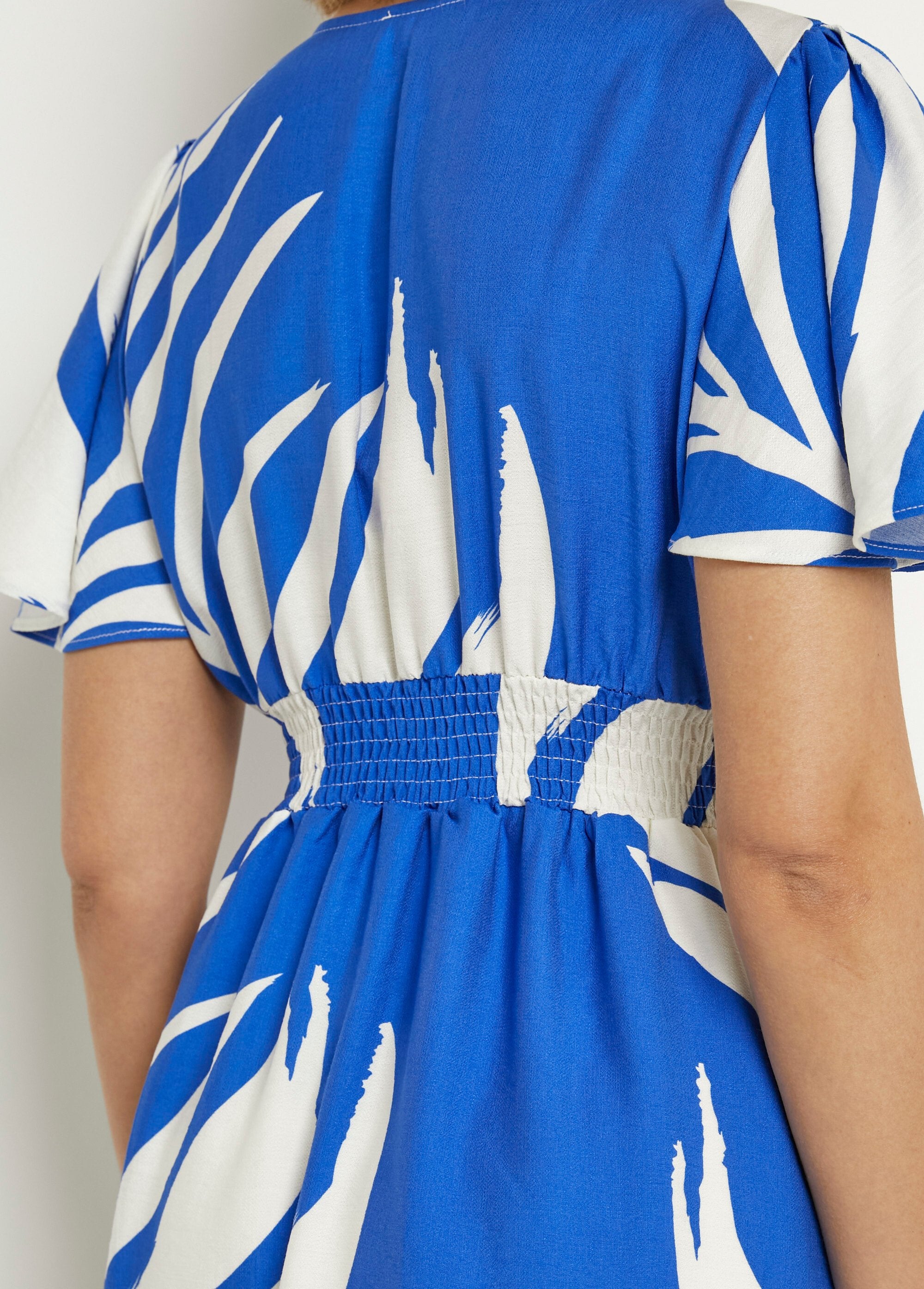 Short_printed_dress_with_V-neck_and_butterfly_sleeves_Blue_and_ecru_DE3_slim