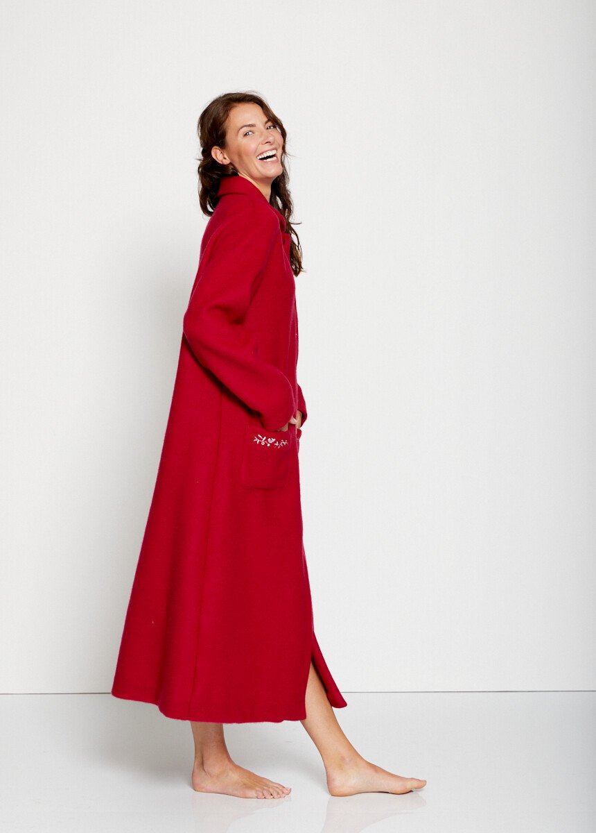 Courtelle_embroidered_dressing_gown_bathrobe_Ruby_DR1_slim