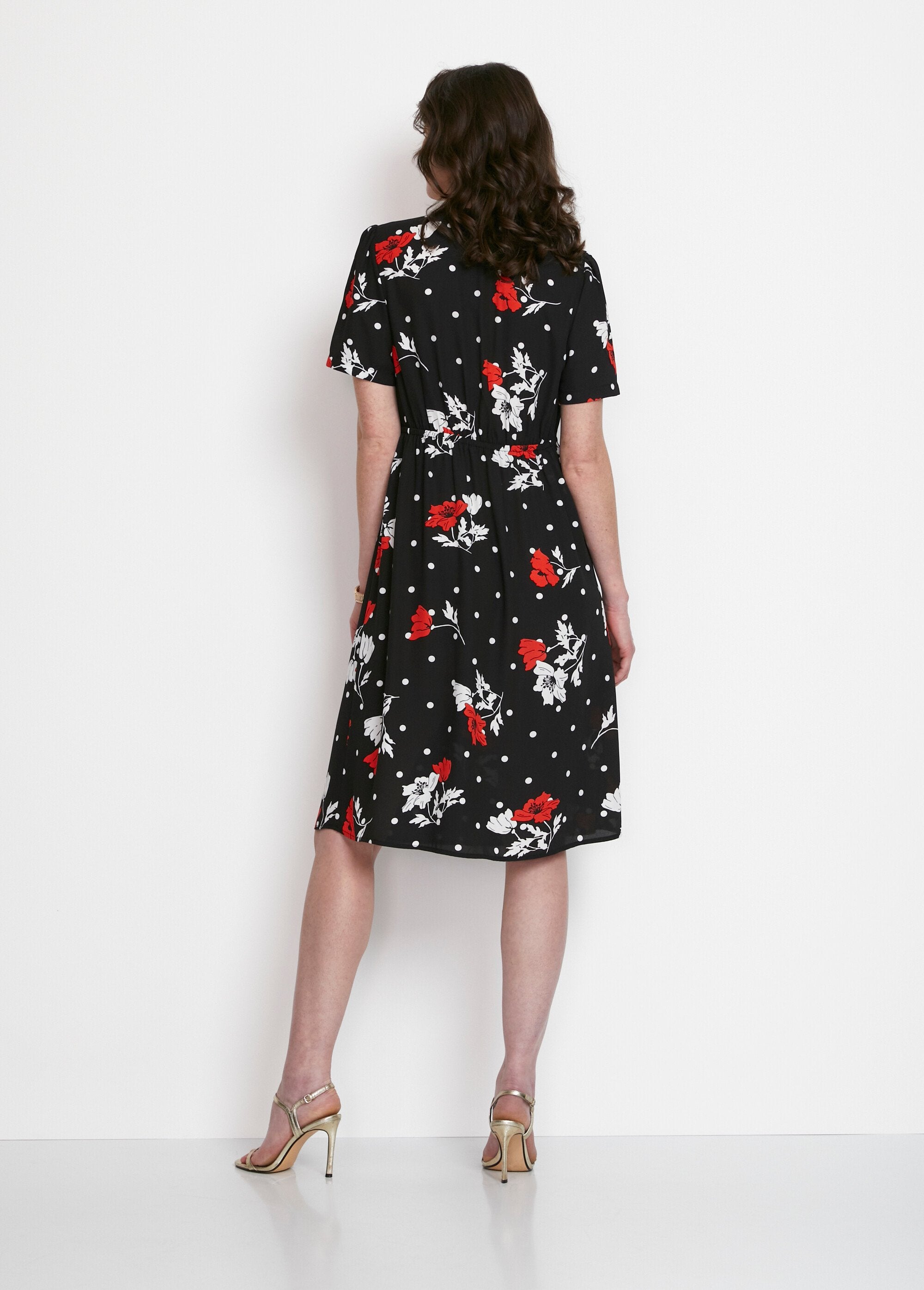 Short_floral_straight_dress_Black_background_DO1_slim