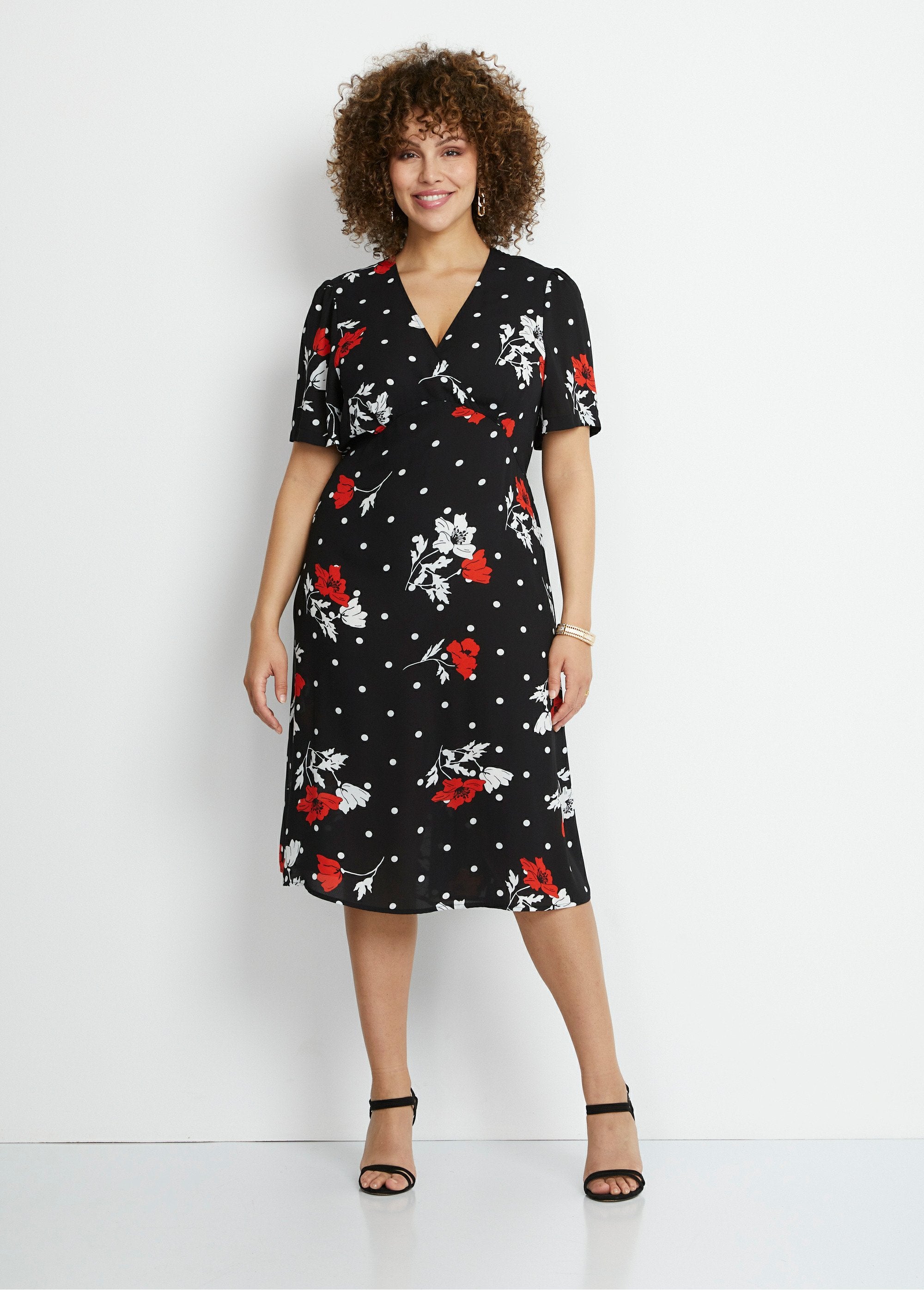 Short_floral_straight_dress_Black_background_FA1_curvy