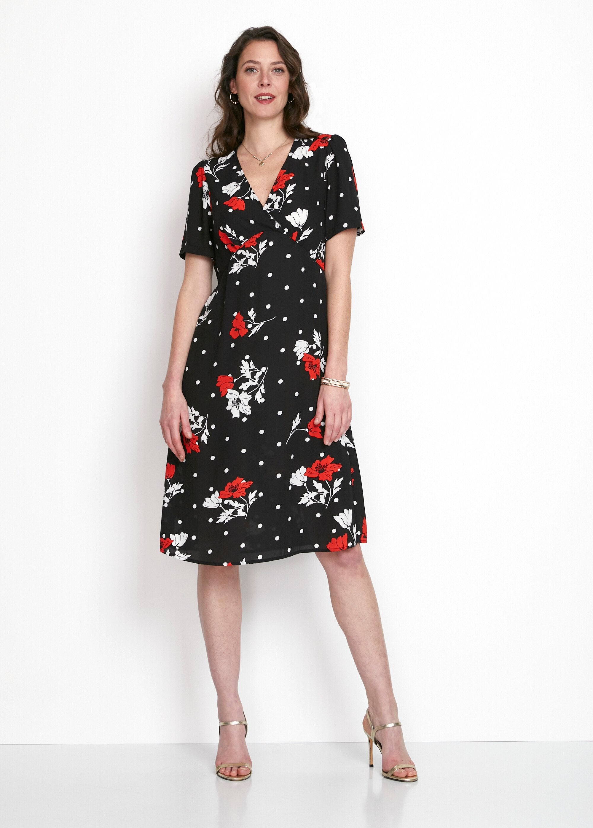 Short_floral_straight_dress_Black_background_FA1_slim