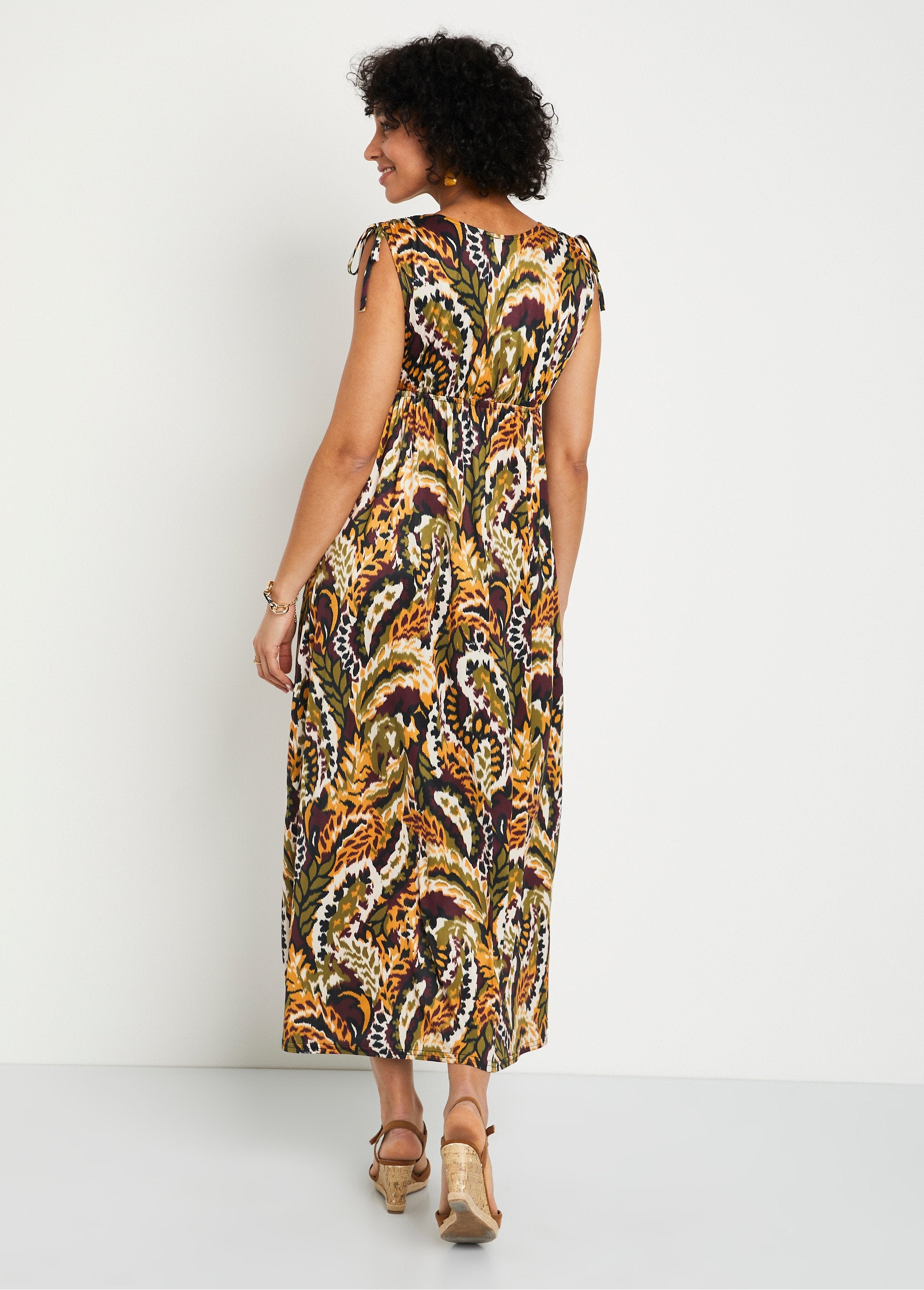 Long_sleeveless_printed_V-neck_dress_Ocher_and_green_DO1_slim