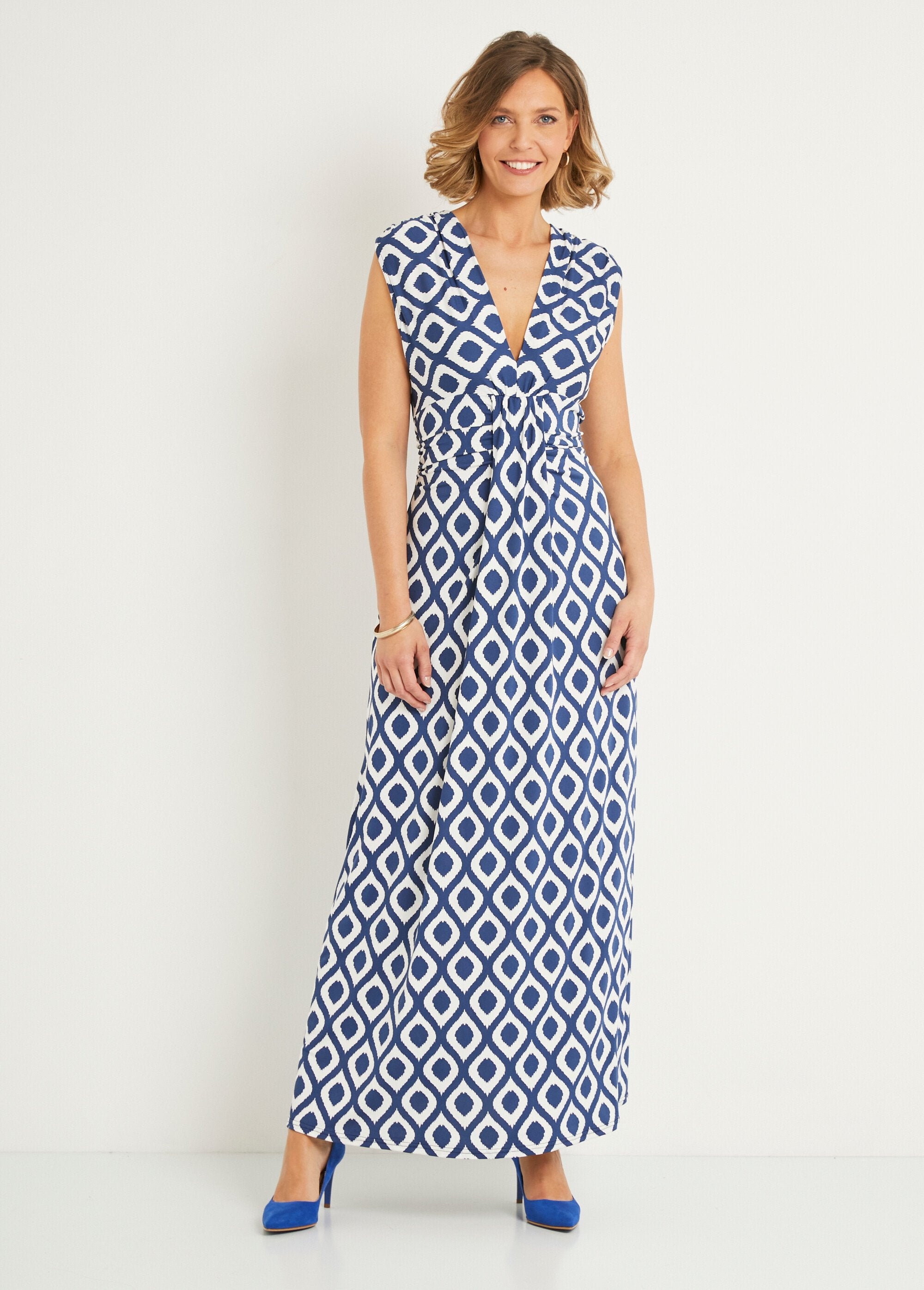 Long_dress_with_gathered_V_neckline_Blue_and_white_FA1_slim