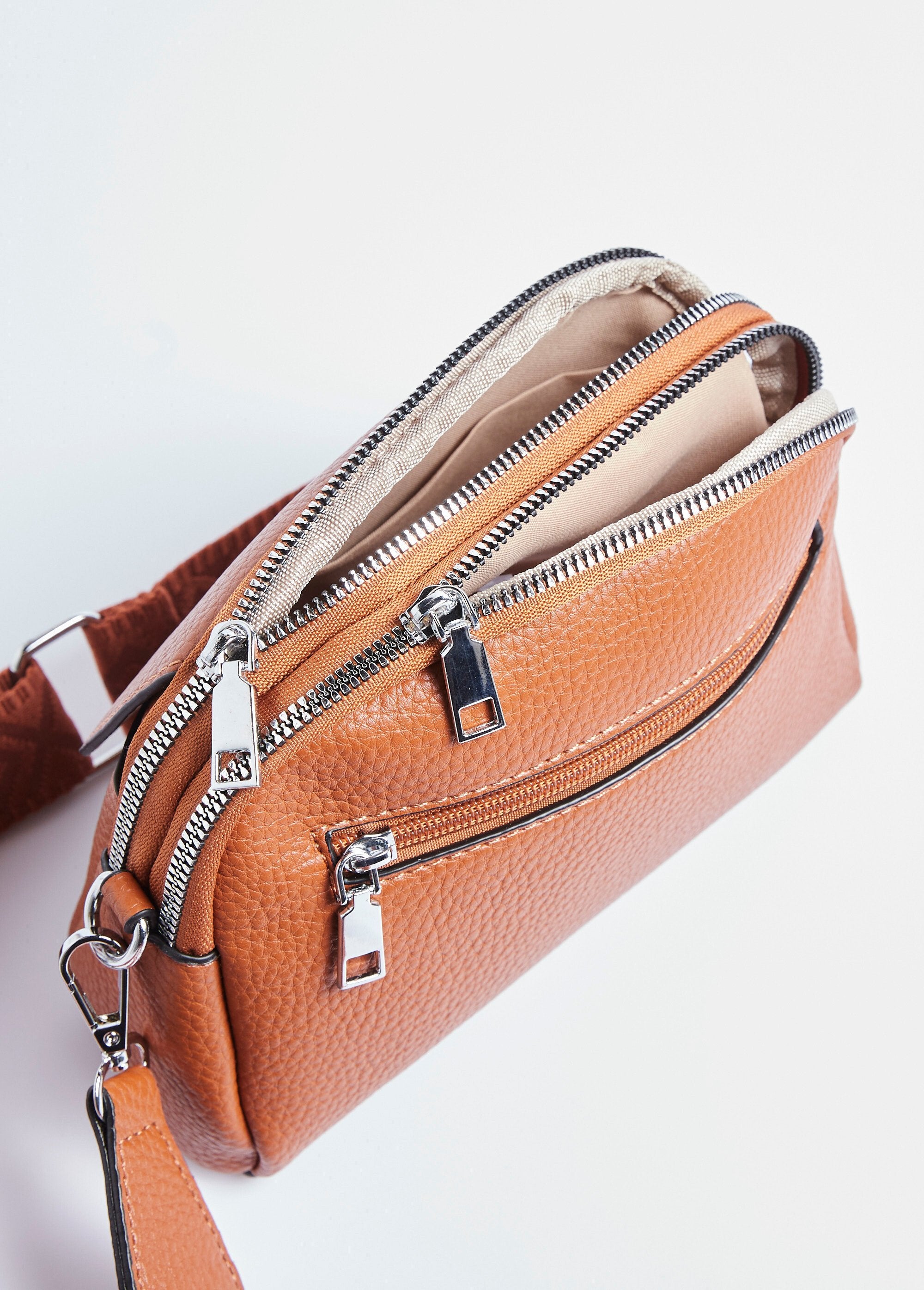 Grained_faux_leather_bag_with_shoulder_strap_camel_DE1_slim