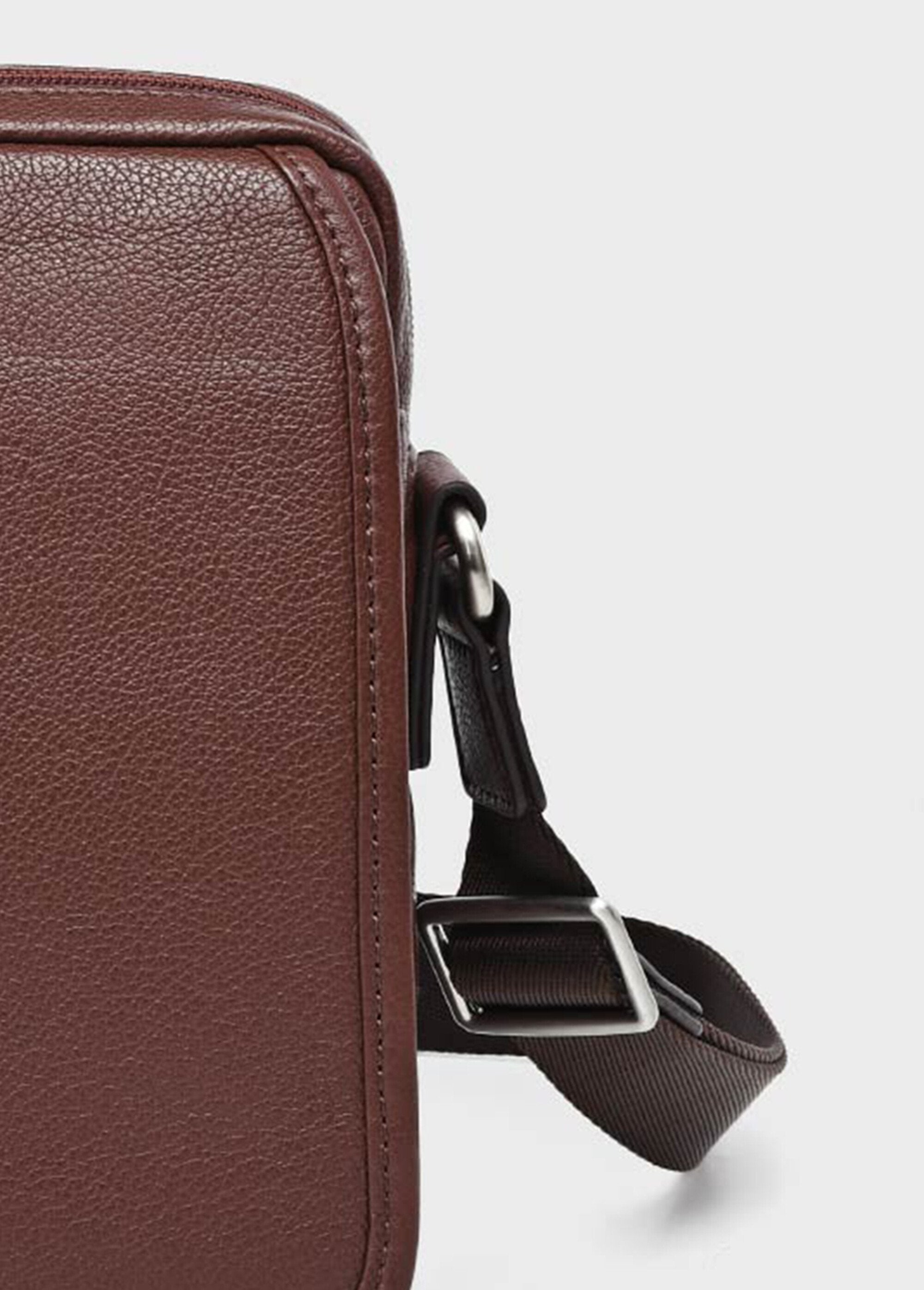 Men's_leather_bag_with_flap_Chocolate_DE1_slim