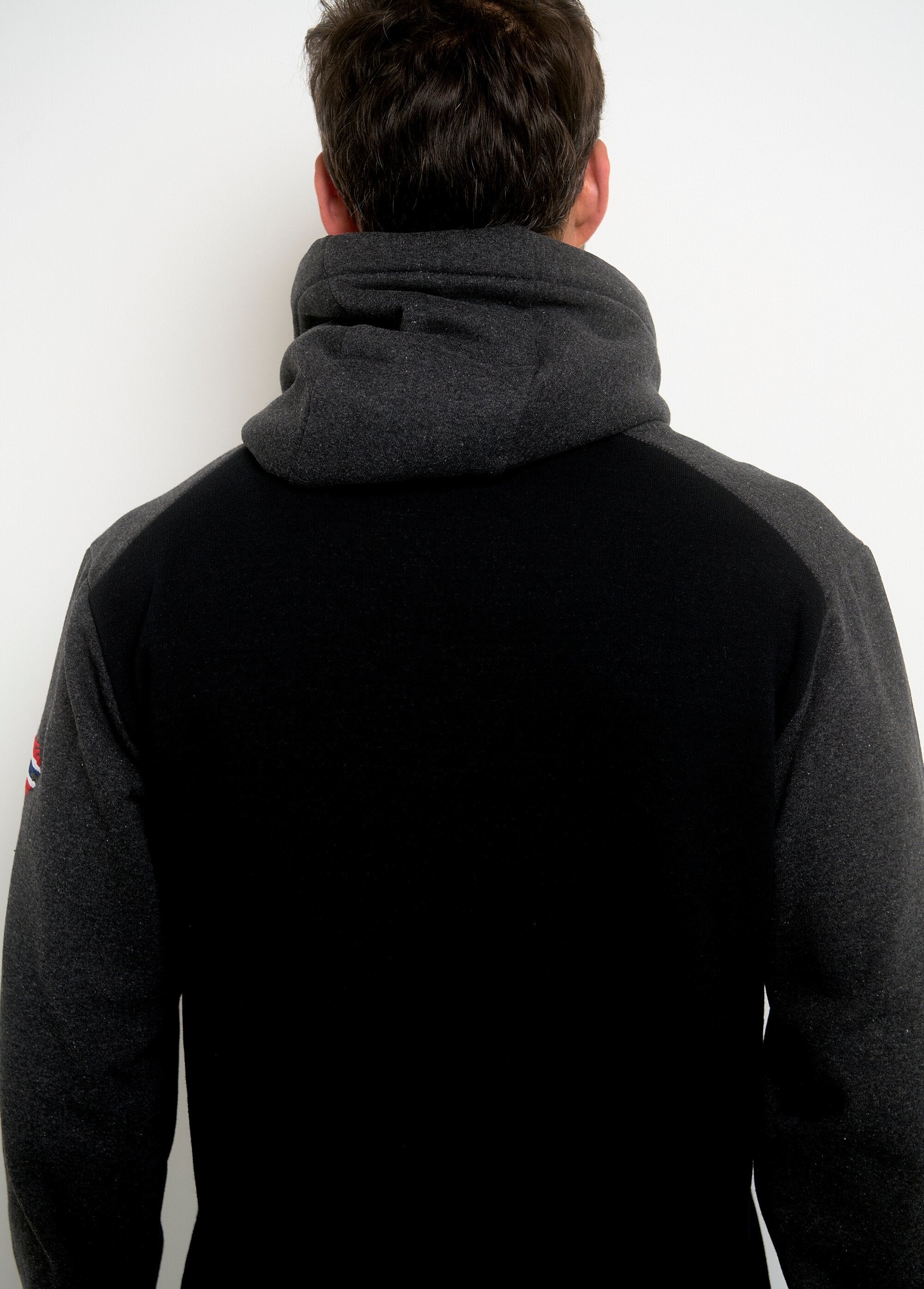 Vintage_Logo_Hoodie_Black_DO2_slim