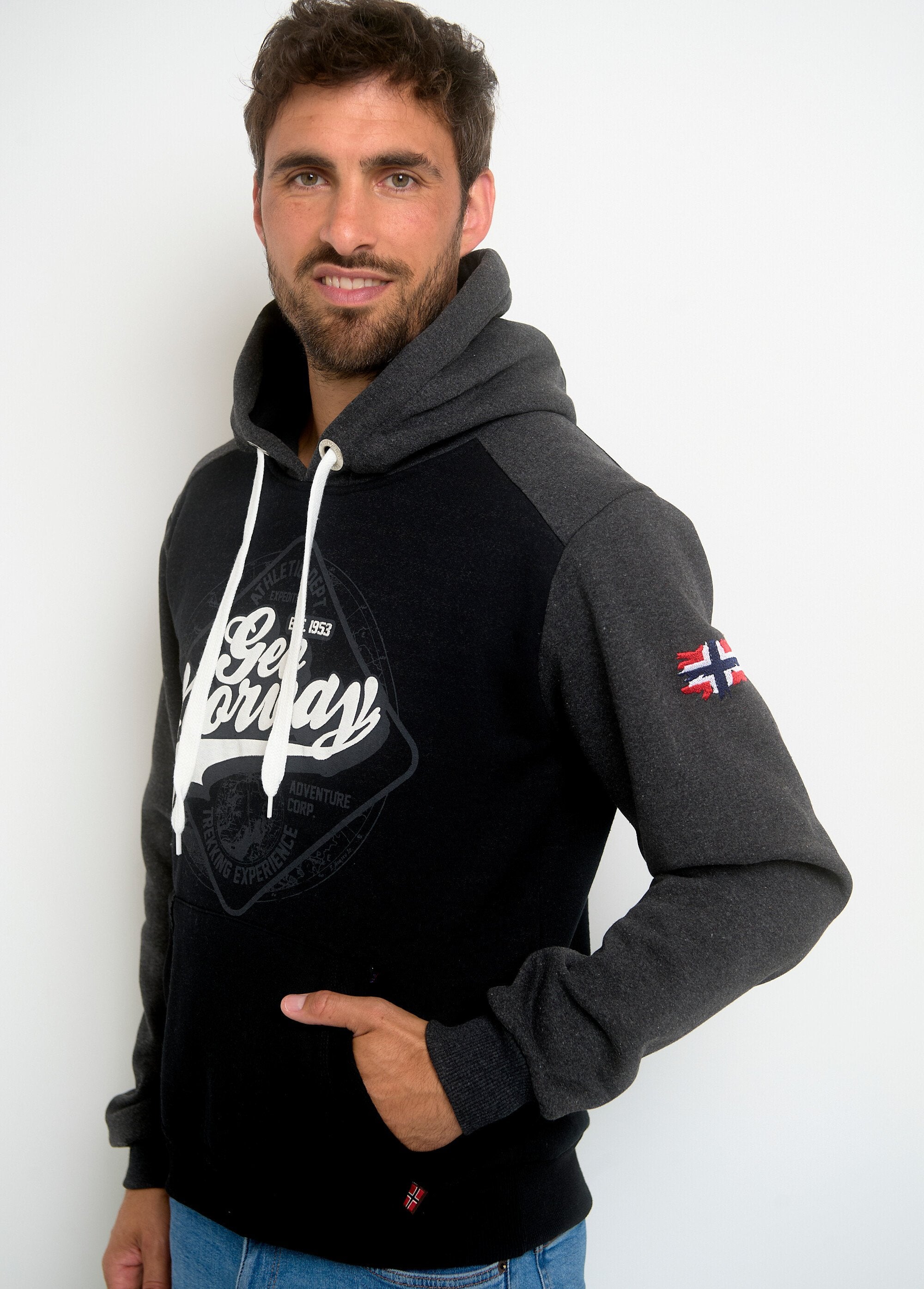 Vintage_Logo_Hoodie_Black_GA1_slim