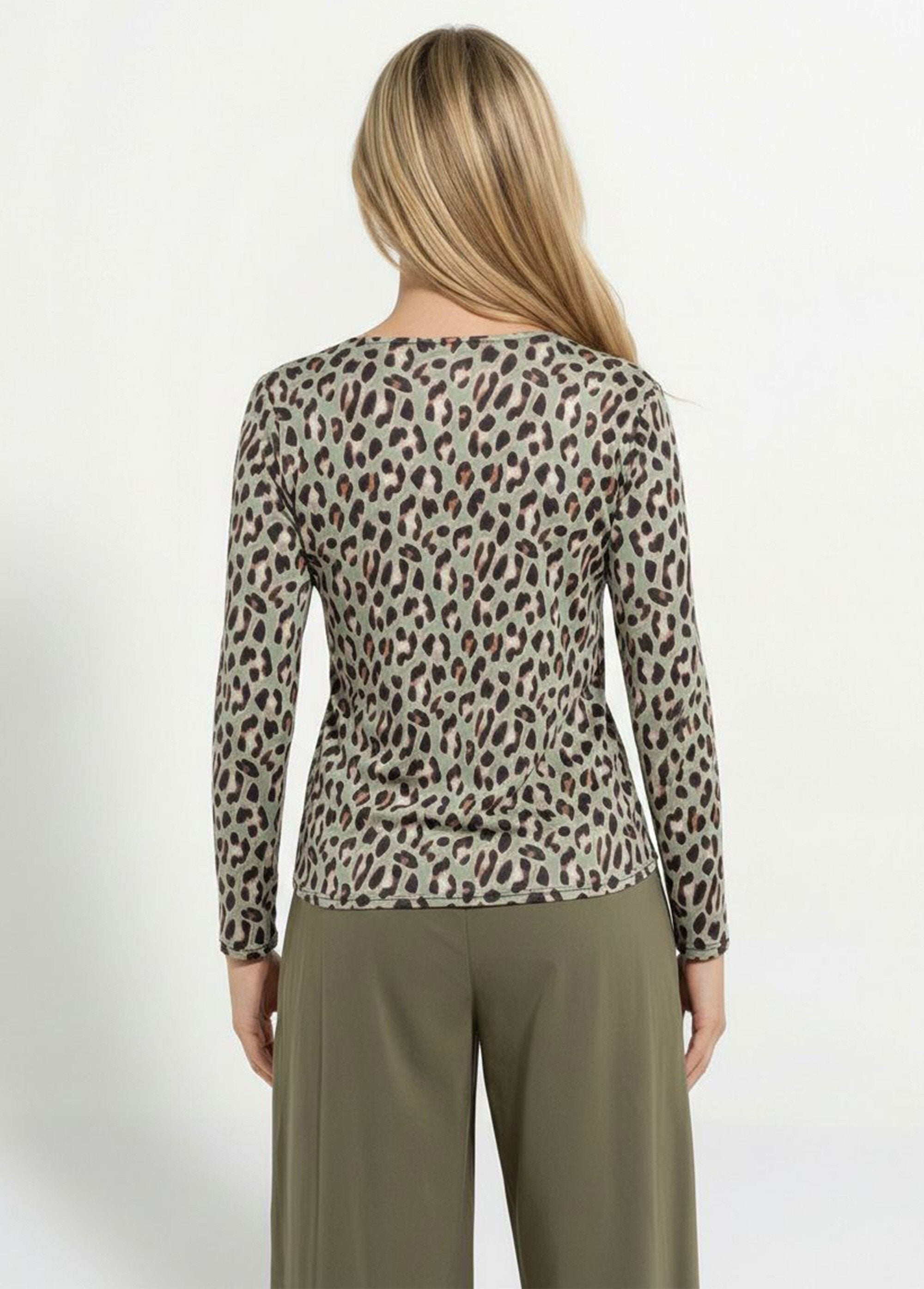 Loose-fitting_V-neck_long-sleeved_T-shirt_Khaki_and_black_DO1_slim