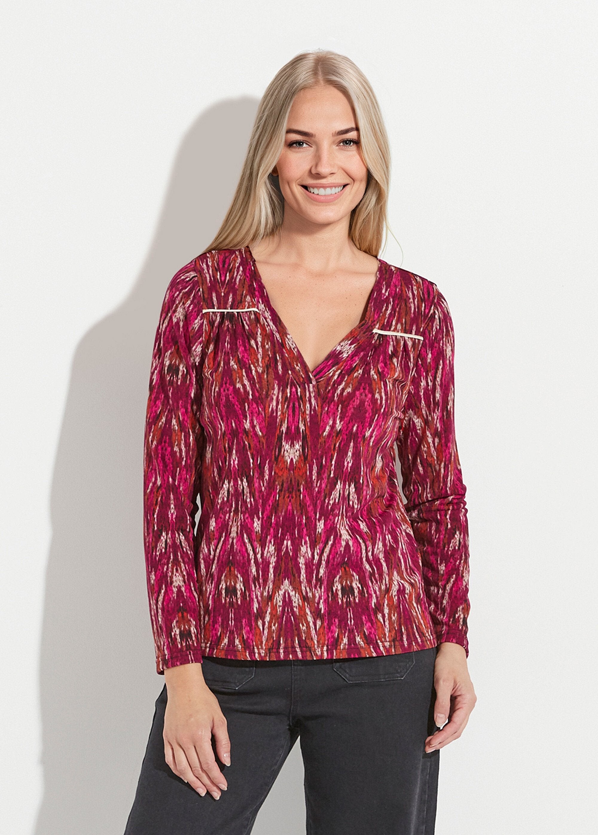Warm_V-neck_printed_long-sleeved_T-shirt_Blackcurrant_and_beige_FA1_slim