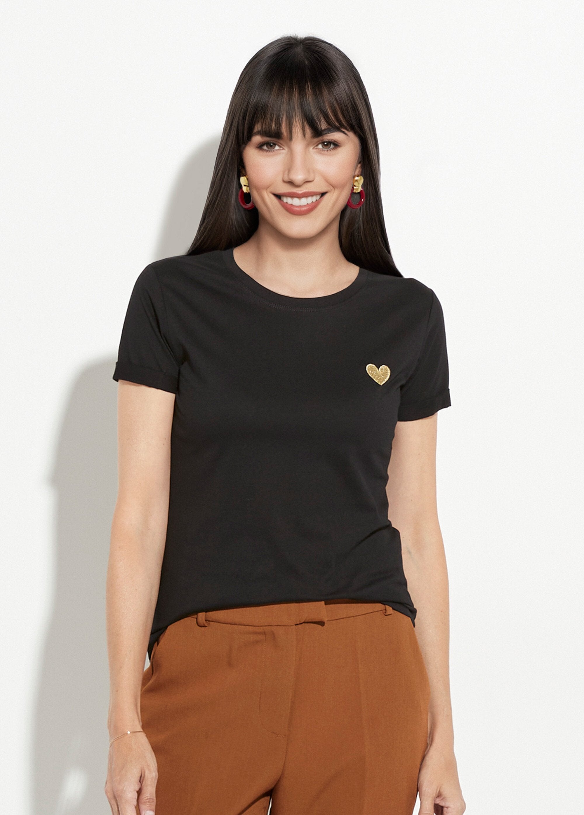 Round_neck_T-shirt_with_heart_embroidery_on_the_chest_Black_FA1_slim