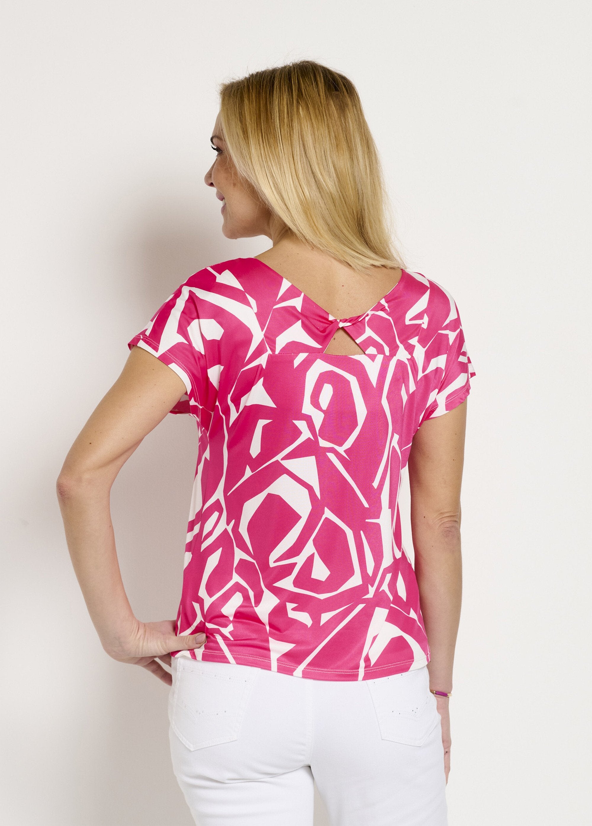 Short_straight_V-neck_graphic_print_t-shirt_Fuchsia_and_white_DO1_slim