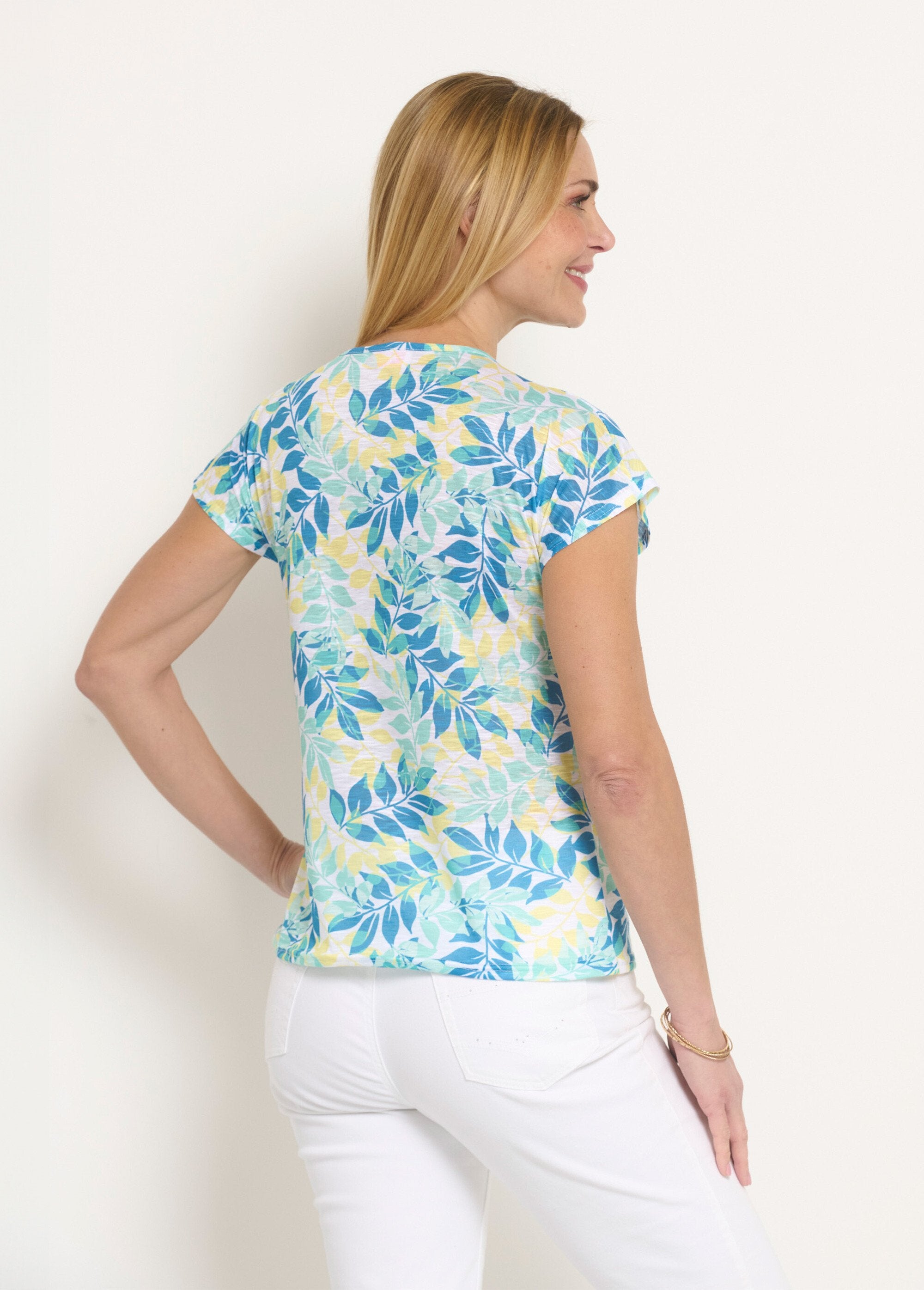 Short-sleeved_T-shirt_with_leaf_print_and_round_neck_Green_and_yellow_DO1_slim