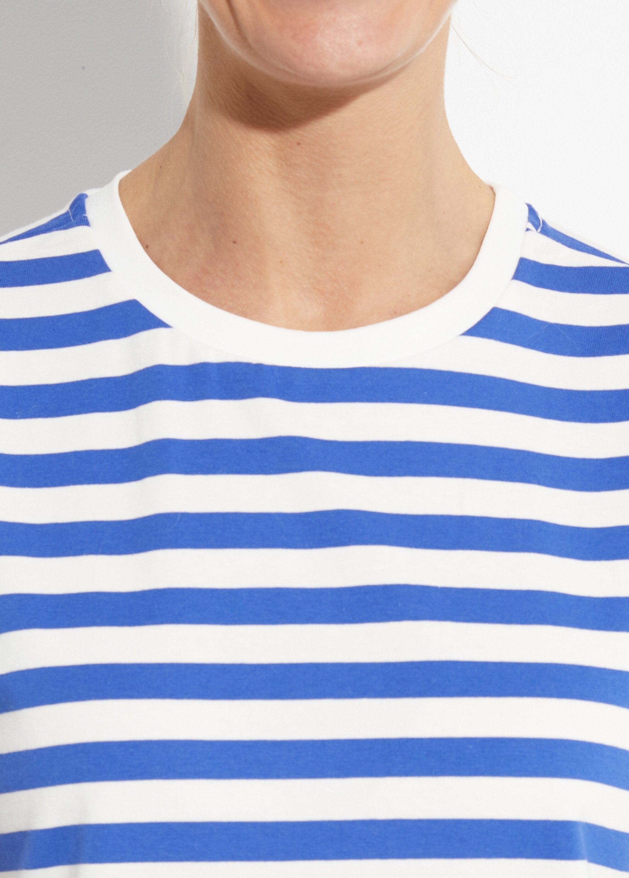 Breton_stripe_T-shirt_in_stretch_cotton_Bright_blue_and_white_DE1_slim