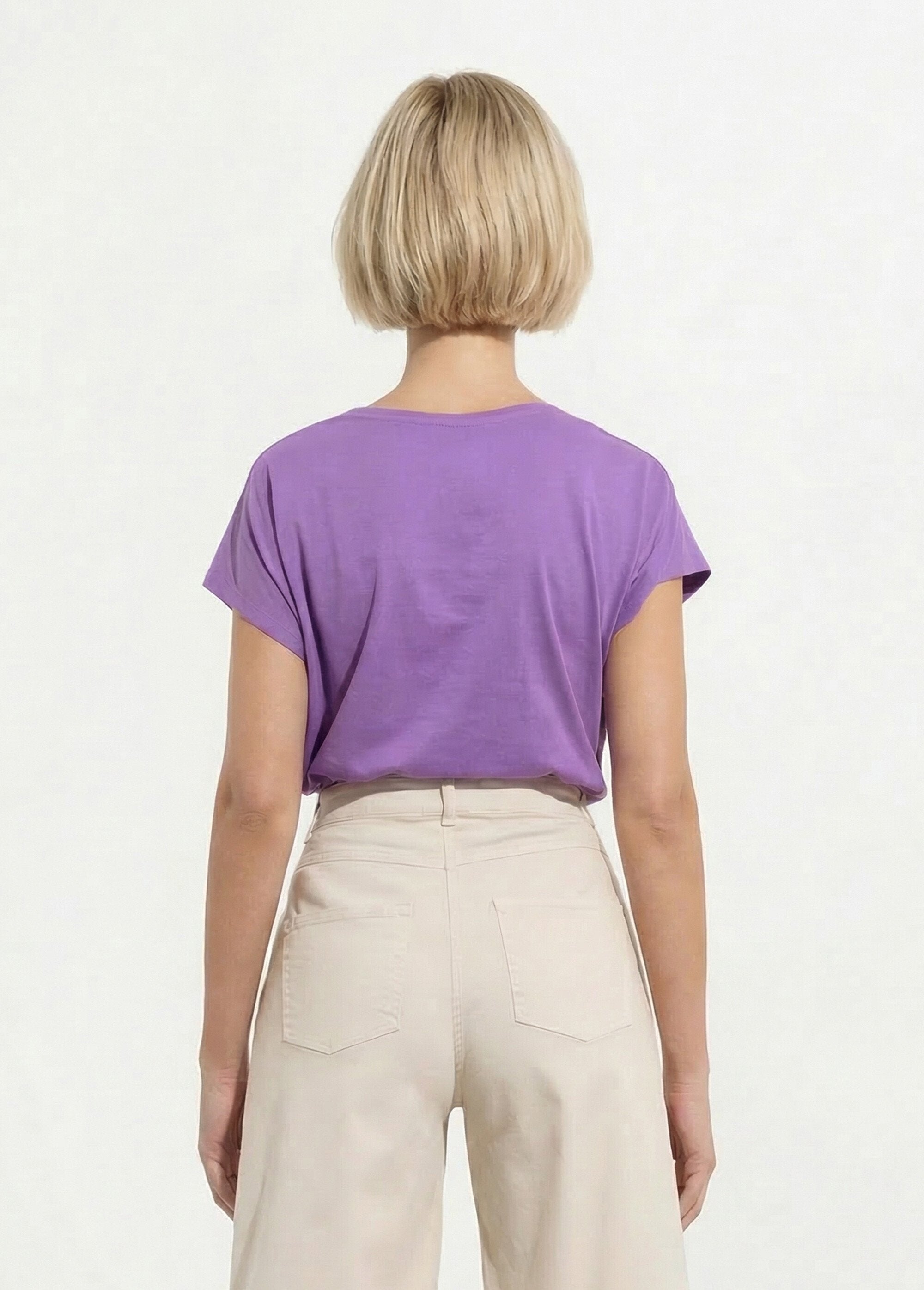 Plain_round-neck_T-shirt_with_bouclé_message_Purple_DO1_slim