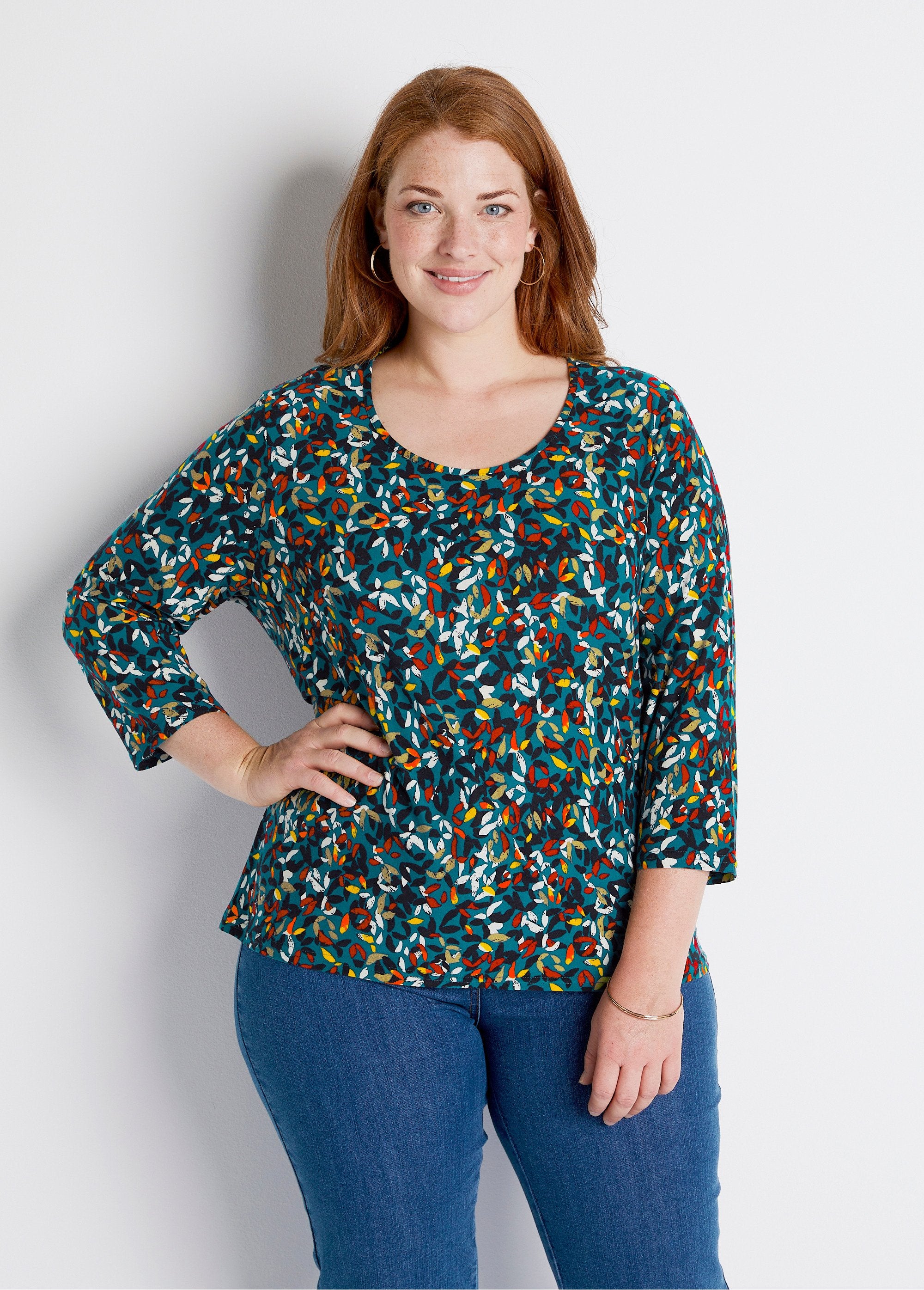 Short_round_neck_3/4_sleeve_printed_t-shirt_Duck_background_FA1_curvy