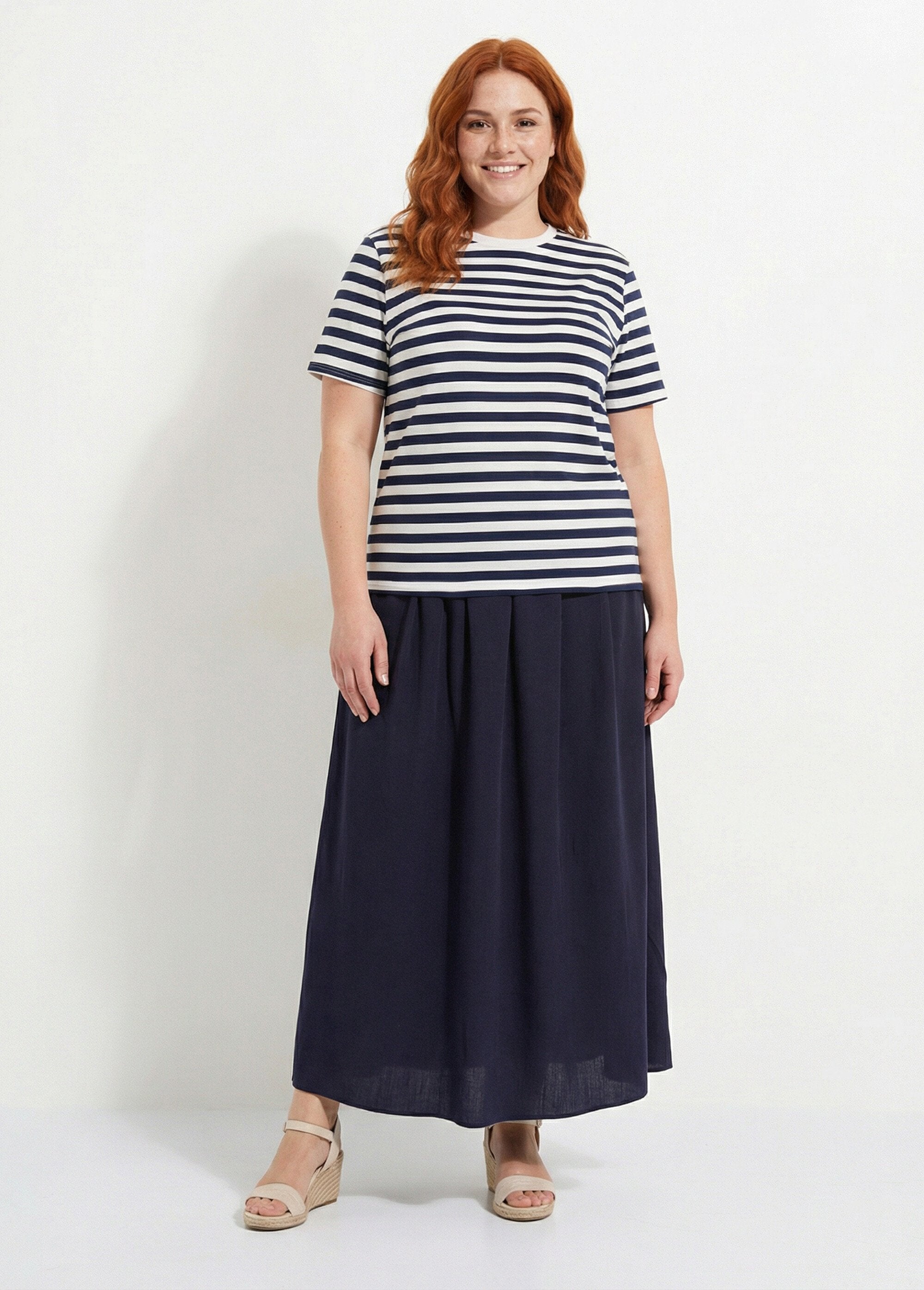 Striped_Breton-style_jersey_T-shirt_Navy_stripe_SF1_curvy