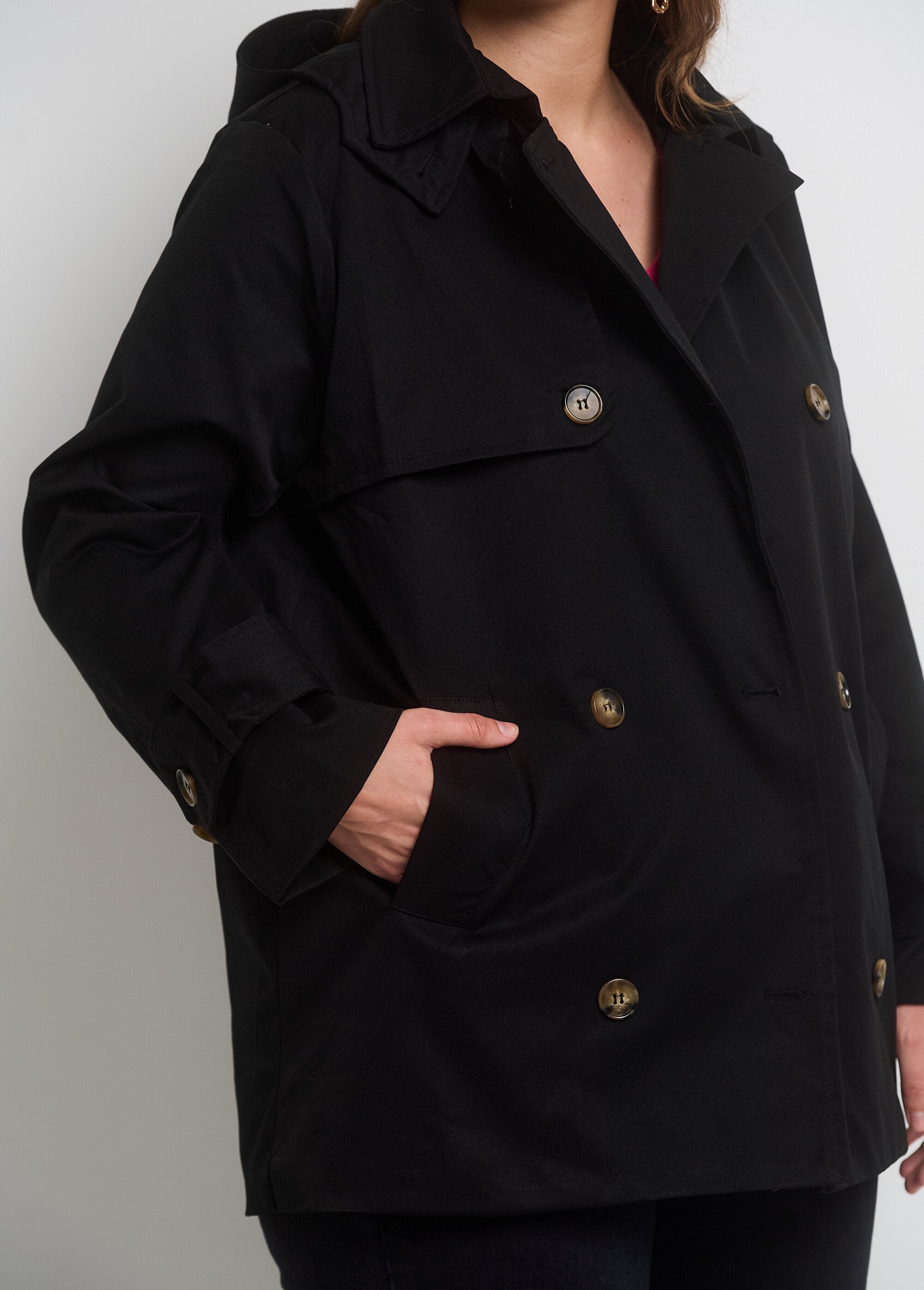 Double-breasted_hooded_trench_coat_Black_DE2_curvy