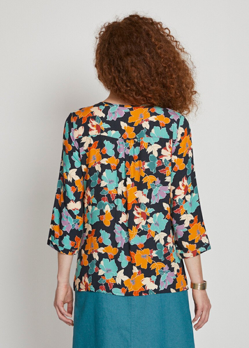 Floral_print_tunic_3/4_sleeves_Navy_background_DO1_slim