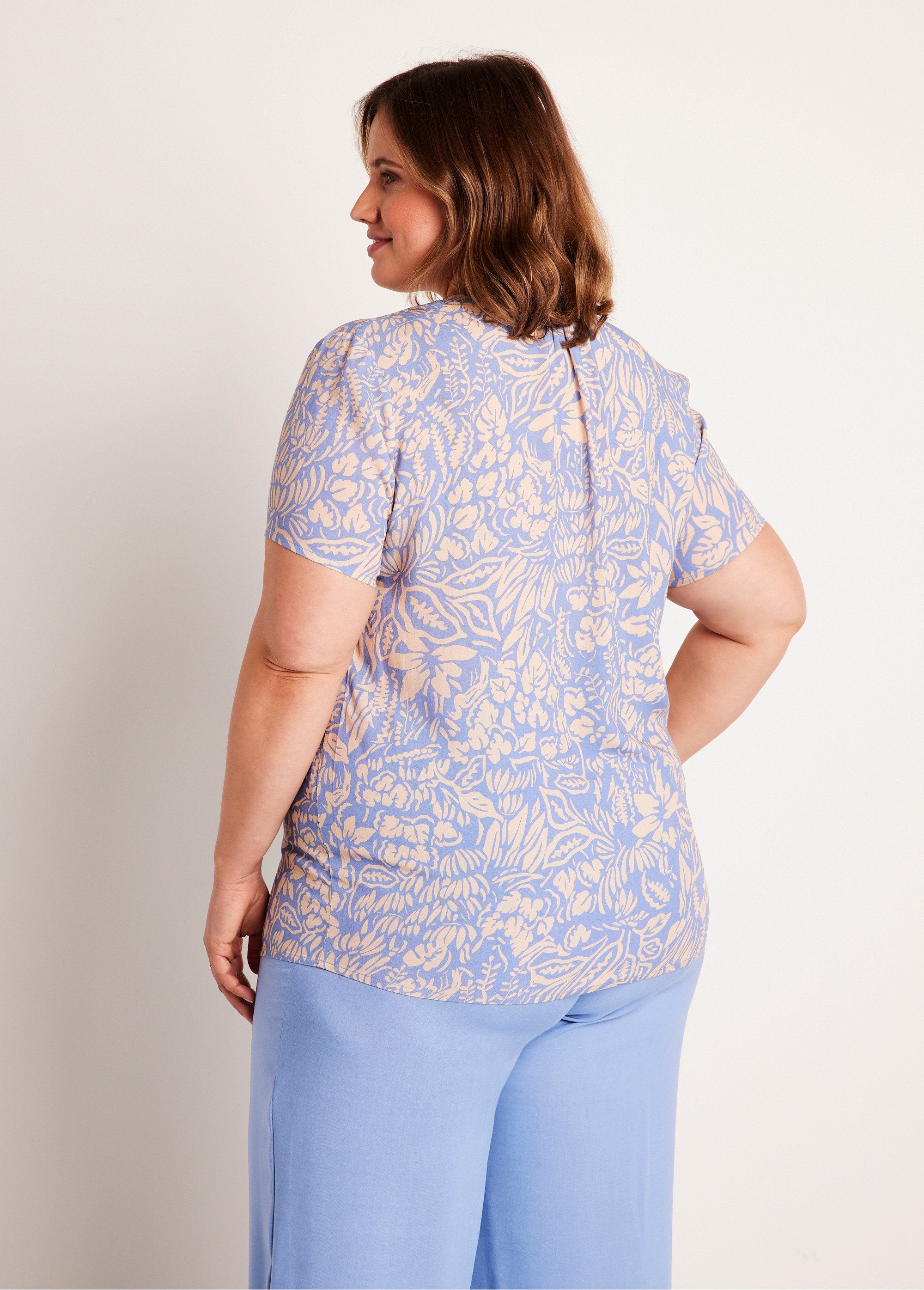 Long_flared_floral_or_plain_tunic_Blue_and_ecru_DO1_curvy