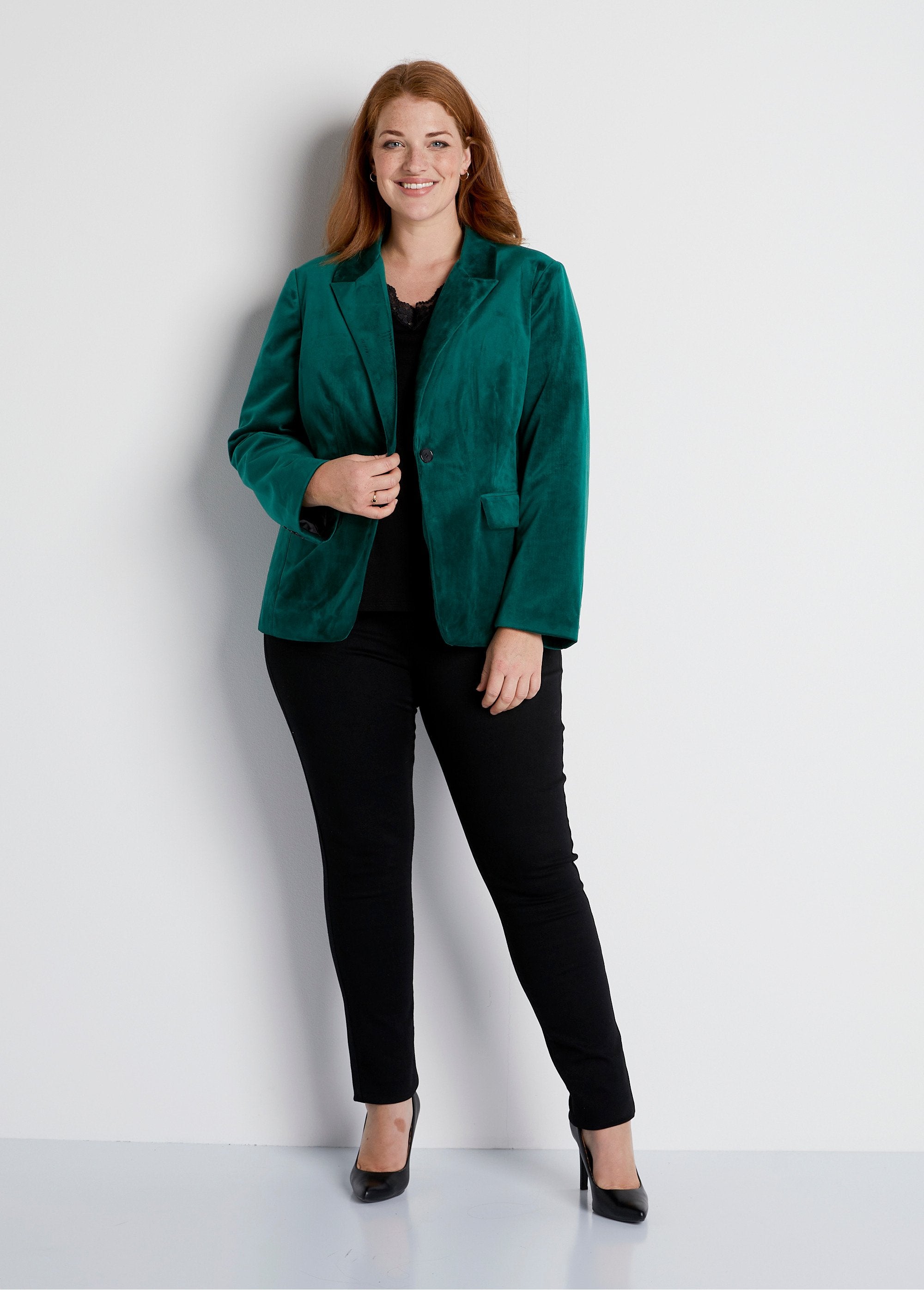 Straight_plain_velvet_blazer_jacket_with_tailored_collar_Green_SF1_curvy