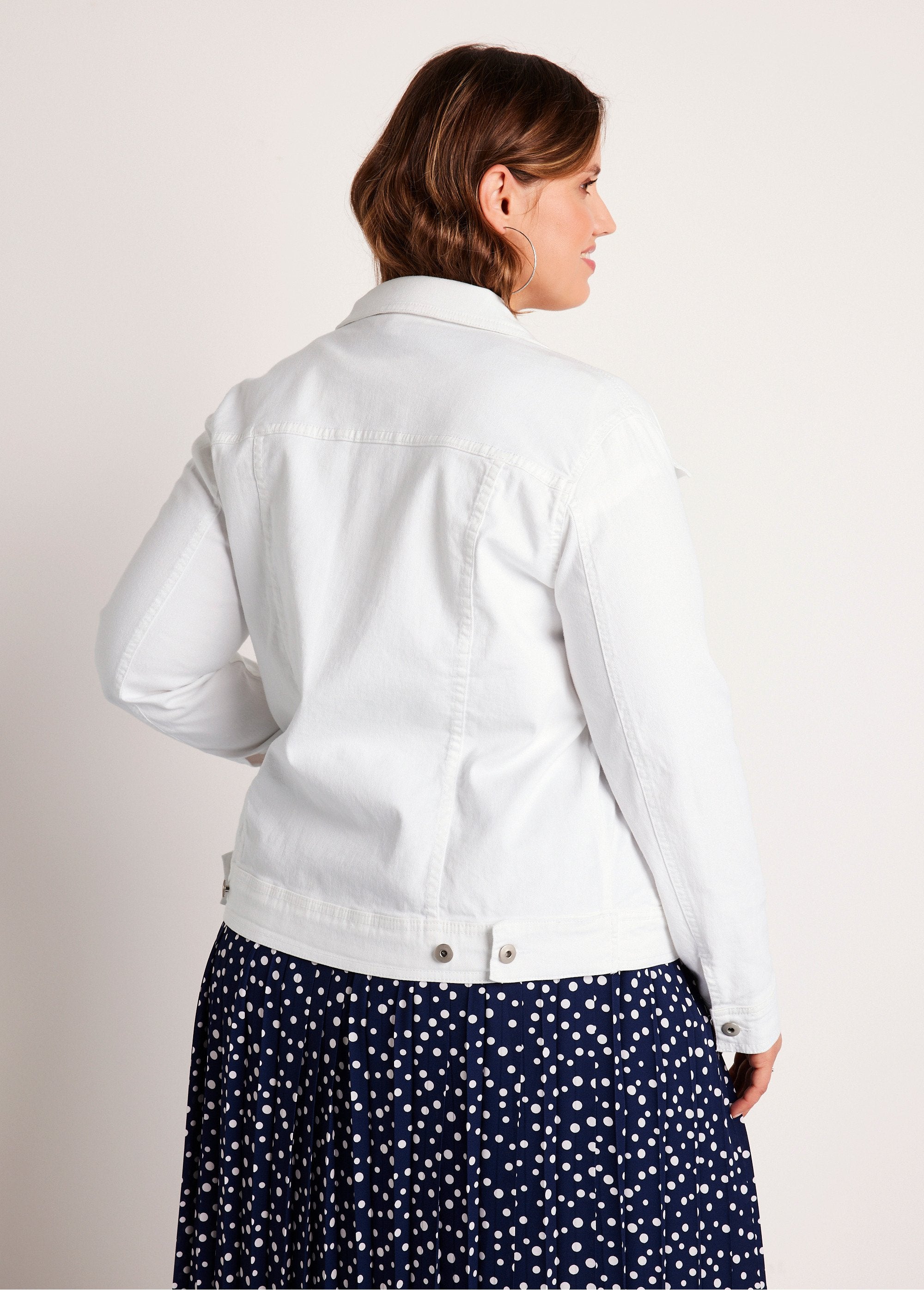 Straight_buttoned_denim_jacket_White_DO1_curvy